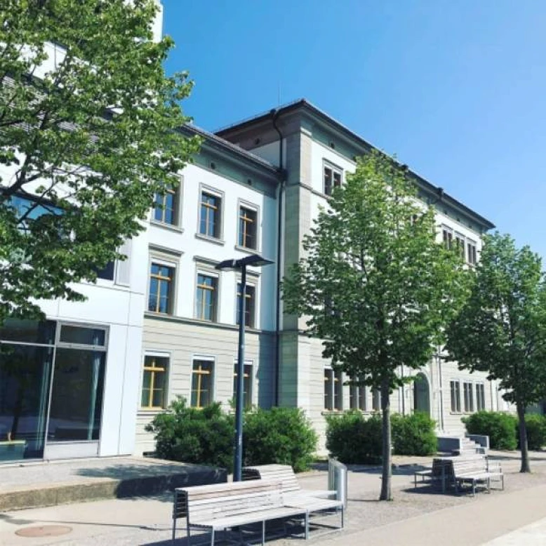 Hier fand der Unterricht statt: Oberstufenschulhaus Blumenau im Museumsquartier in der Stadt St. Gallen. 